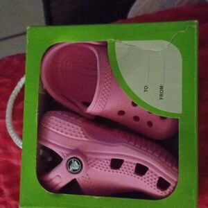 Crocs PLEASE 🙏 LOOK AT BOX  FOR SIZE CHART